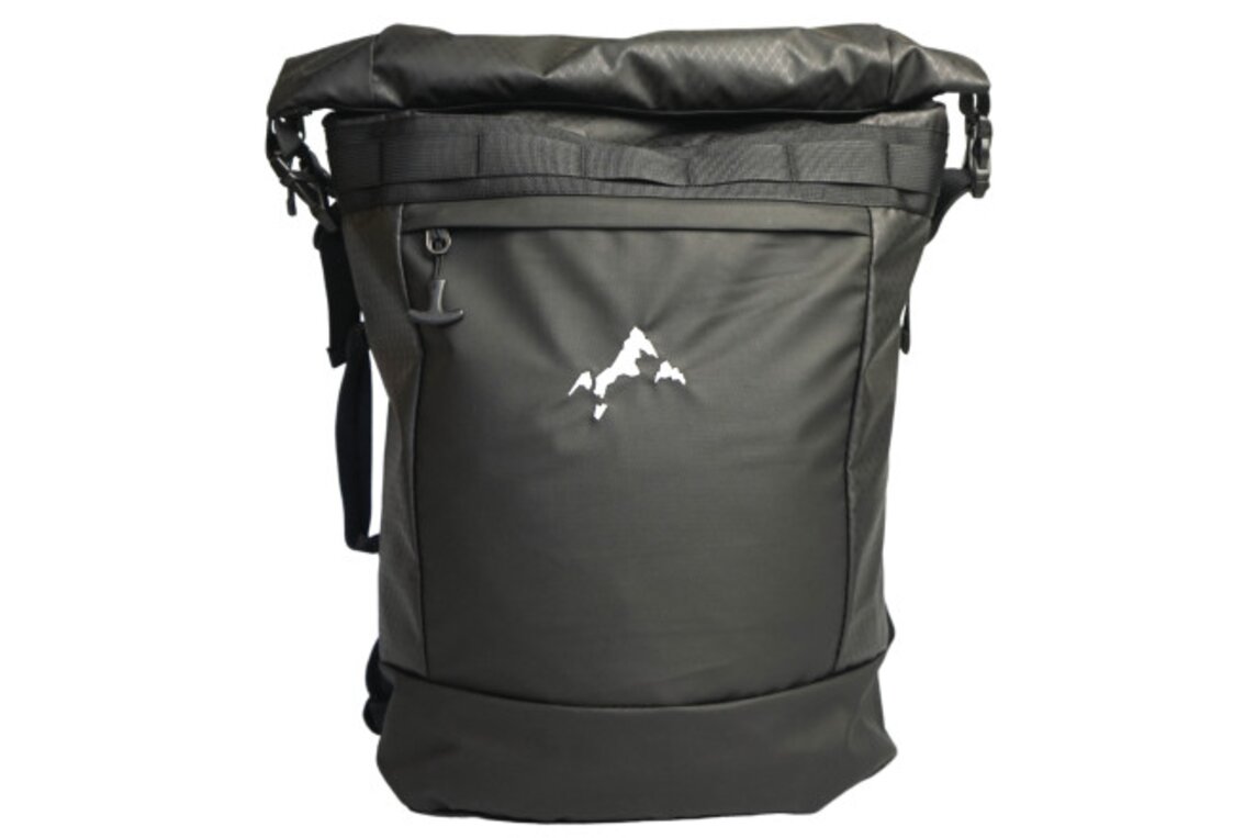 Schwarzer Rucksack gebrandet mit Silvretta Montafon Logo | © Silvretta Montafon 