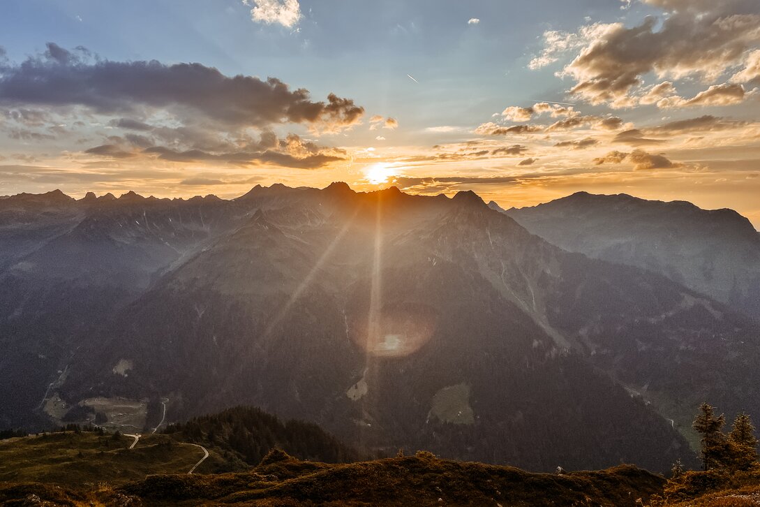 Der Sonnenuntergang an der Valisera Bergstation bei der Abendfahrt in der Silvretta Montafon. | © Silvretta Montafon - Vanessa Strauch