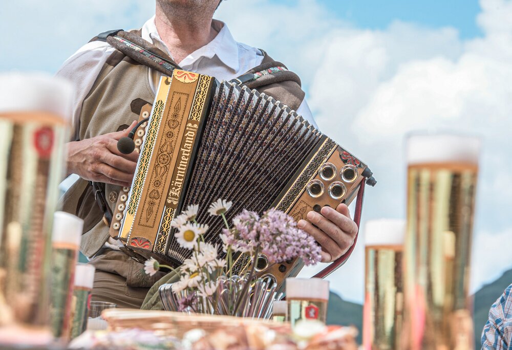 Jemand spielt eine Harmonika. | © Silvretta Montafon - Jutta Detjen