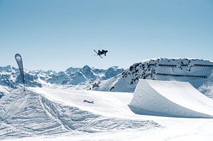 Freerider im Snowpark in der Silvretta Montafon | © Linus Zettler_Zettler Motions - Silvretta Montafon
